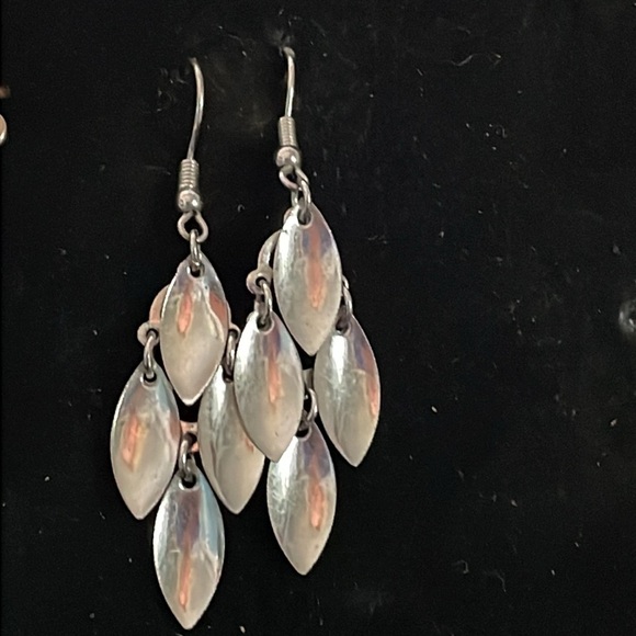 2” silver tone leafy cascade chandelier dangle earrings on wires - Picture 2 of 9